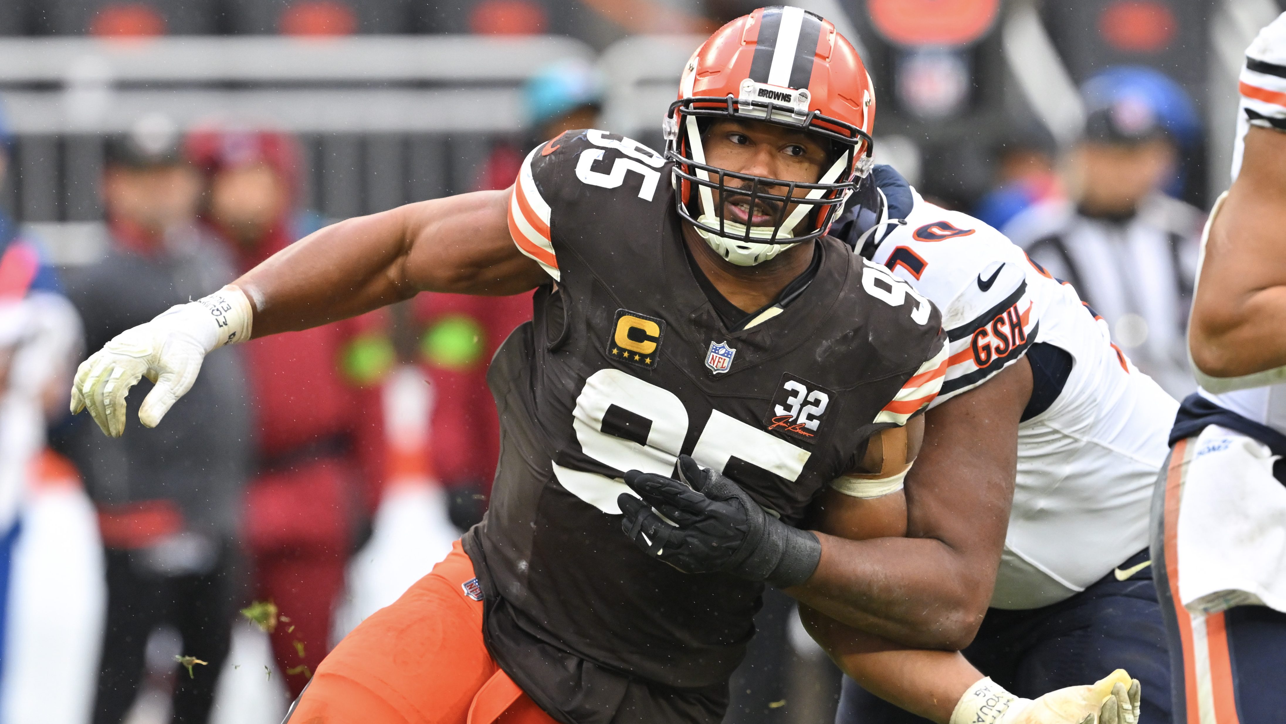 Browns Star Myles Garrett Calls Out NFL With 2-Word Message - Sport News