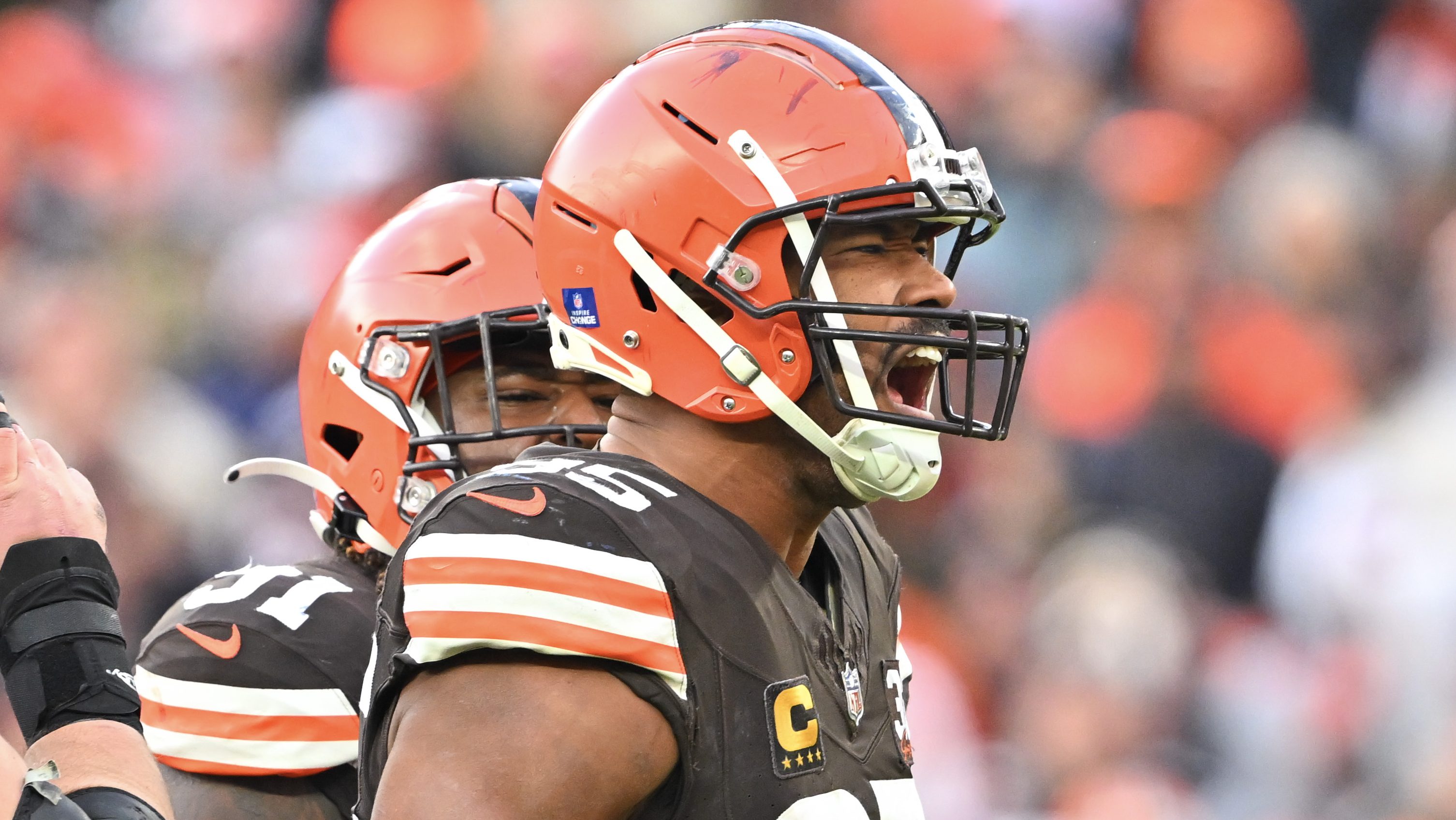 Browns Star Myles Garrett Calls Out NFL With 2-Word Message - Sport News