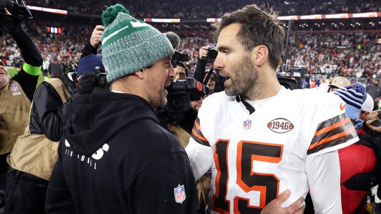 Cleveland Browns quarterback Joe Flacco speaks with New York Jets quarterback Aaron Rodgers.