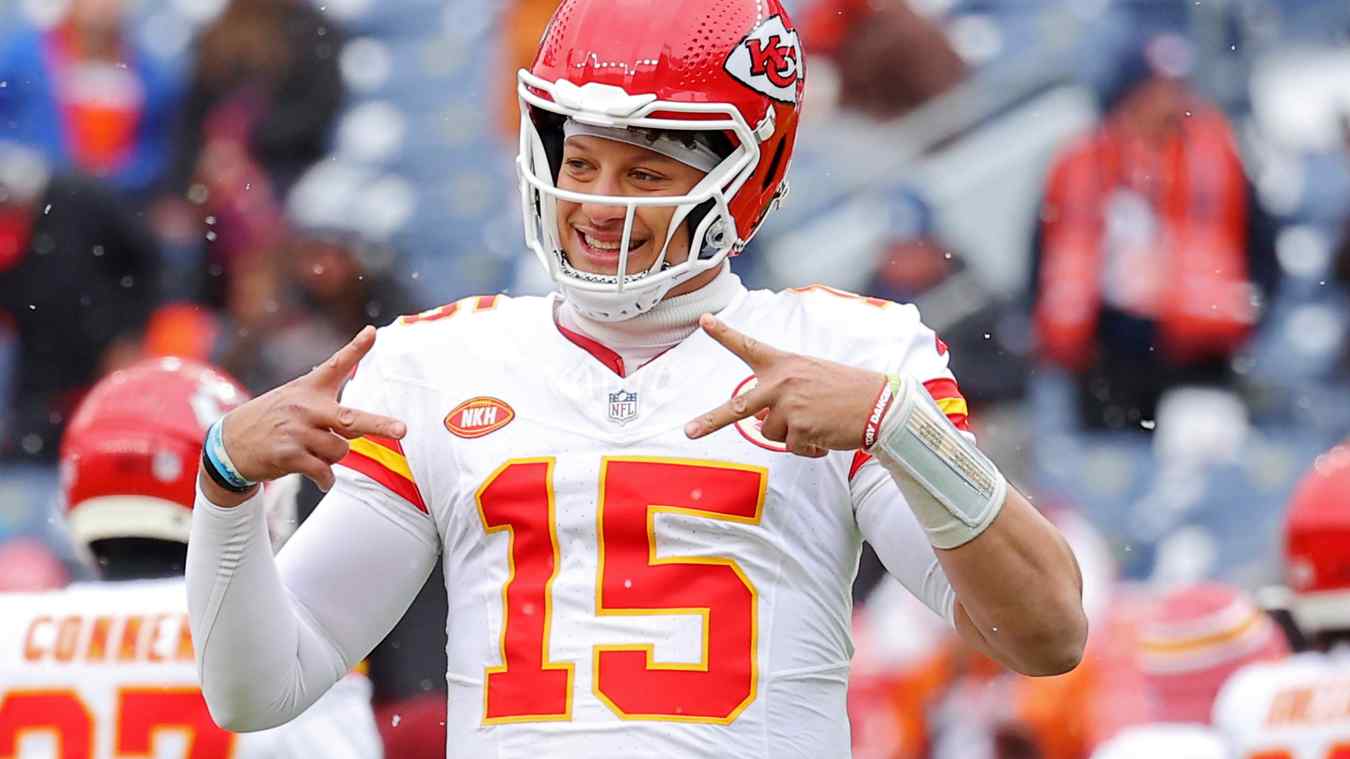 Chiefs' Patrick Mahomes to Endorse for Logan Paul & KSI's PRIME