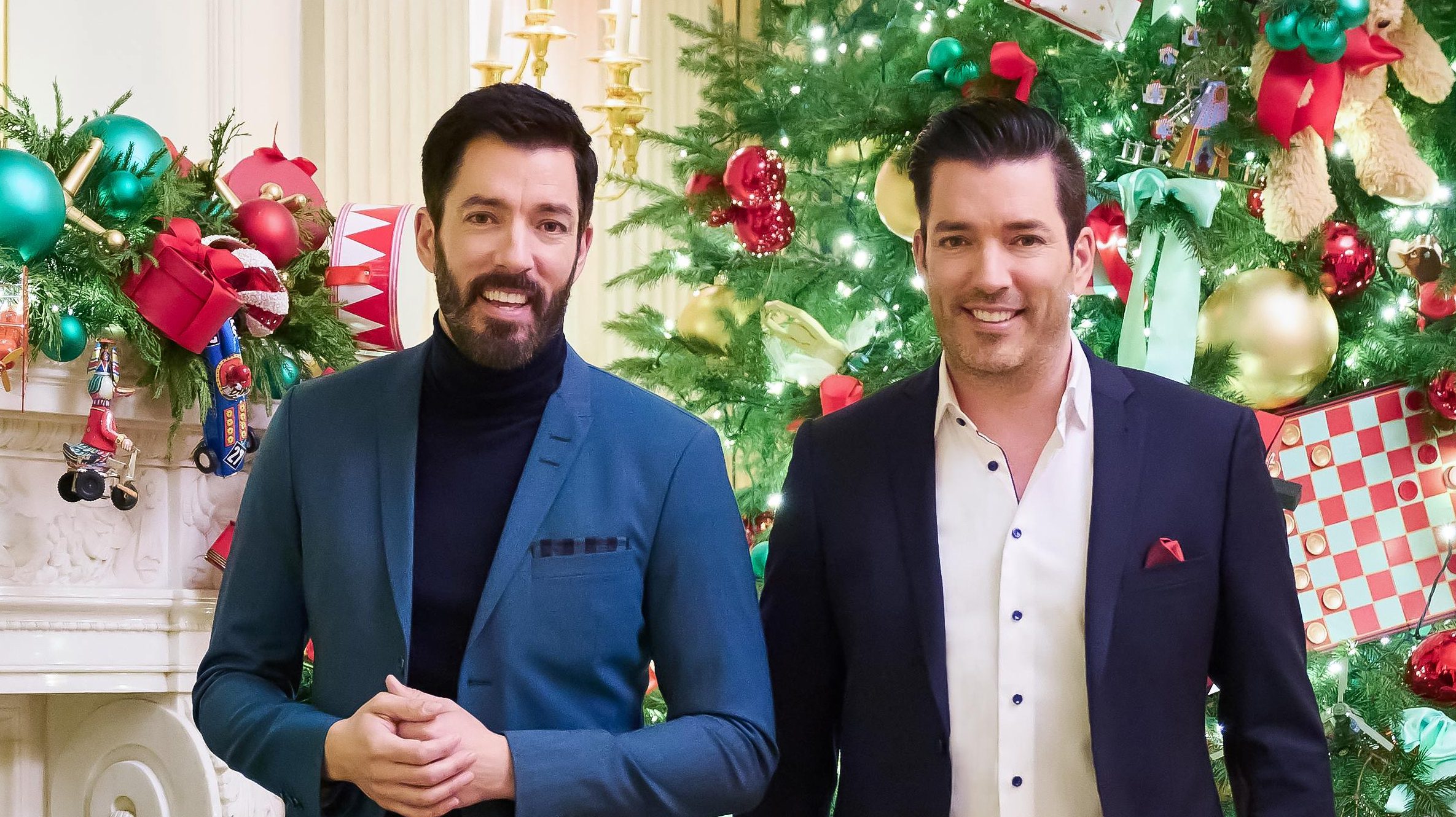 Property Brothers Drew Jonathan Scott To Host New Christmas Special   White House Christmas 2023 Drew And Jonathan Scott Credit HGTV E1701797574841 