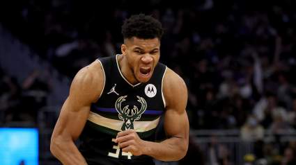 Giannis Sends Viral 3-Word Message After Damian Lillard’s Game-Winner