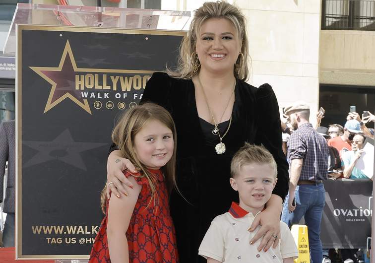 Kelly Clarkson and kids