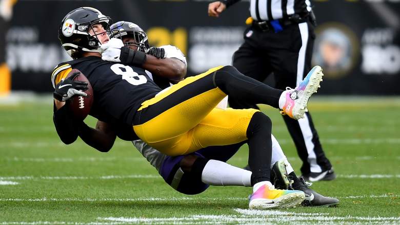 Ravens LB Roquan Smith sacking Steelers QB Kenny Pickett.