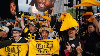 Former NFL Quarterback Believes Steelers Need to Call About 3 QBs in Offseason