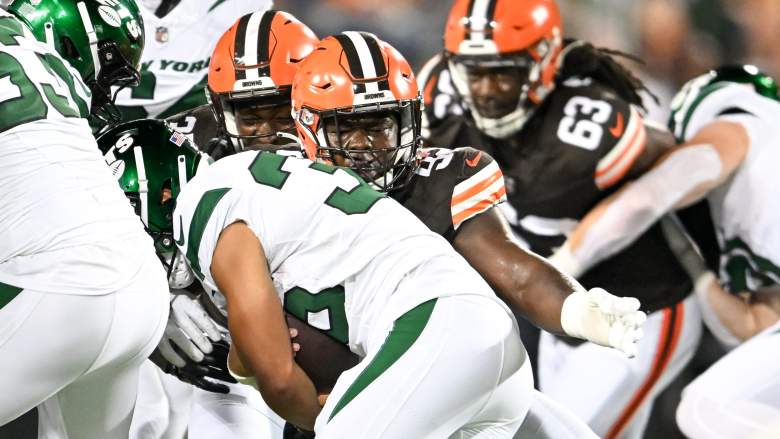 The Cleveland Browns brought back defensive end Sam Kamara less than a week after letting him go.