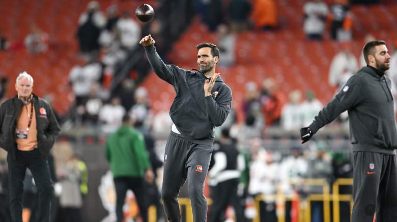 Browns QB Joe Flacco warming up prior to game against Jets.