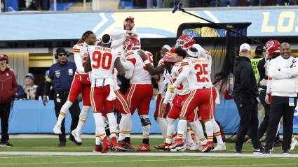 Chiefs Players Celebrate Chris Jones’ $1.25 Million Sack [LOOK]