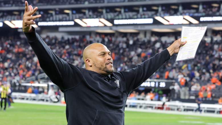 Antonio Pierce could be hired by Raiders owner Mark Davis soon, according to a new report.
