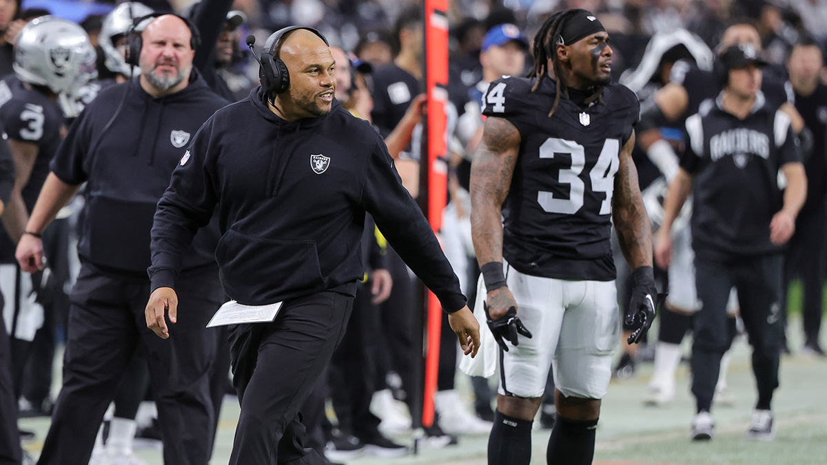 Raiders' Antonio Pierce Floated As Candidate For Giants DC Job