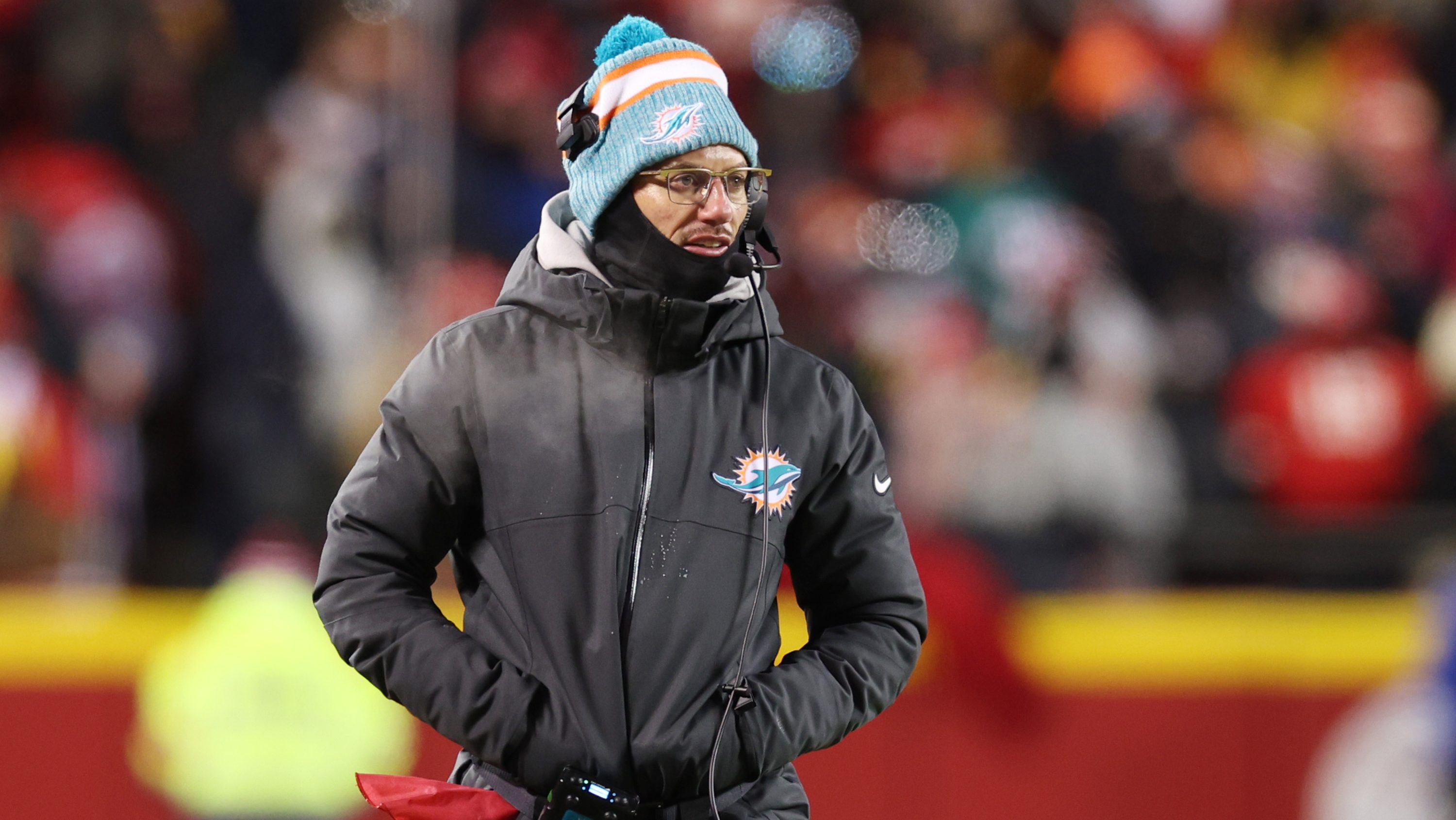 Dolphins HC Mike McDaniel's Frigid Sideline Look Goes Viral On Social Media