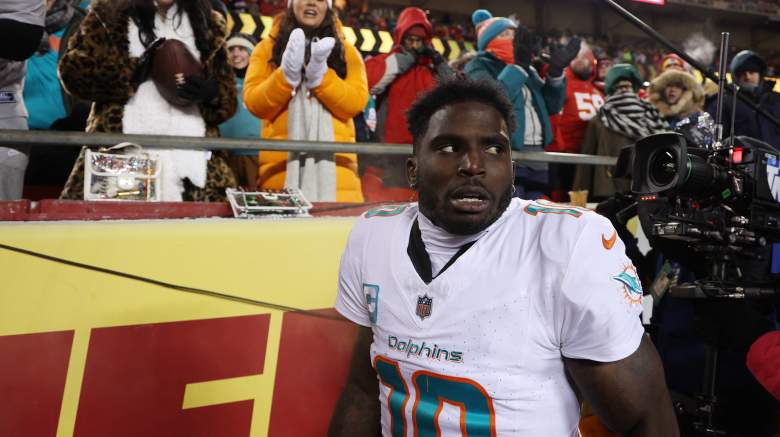 Dolphins WR Tyreek Hill reacted to the viral video involving Chiefs' L'Jarius Sneed.