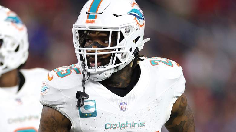 Dolphins reporter says Xavien Howard must restructure deal, take pay cut or be released.