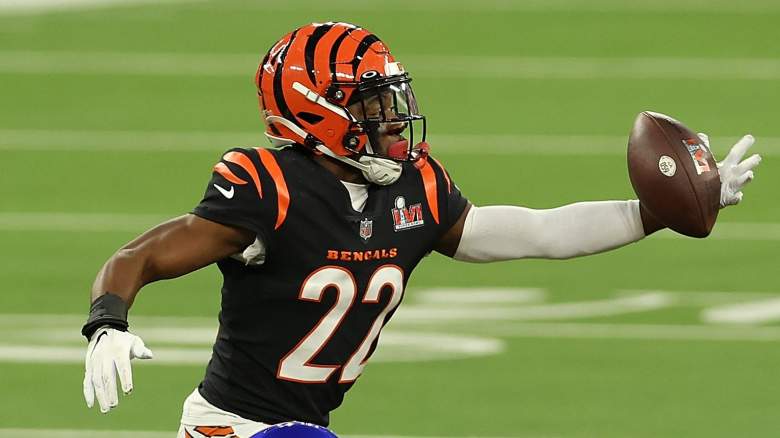 Bengals warned not to re-sign cornerback Chidobe Awuzie in NFL free agency.