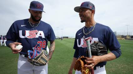 Dodgers Trade Pitch Swaps 2 Top Prospects for Reliever of the Year