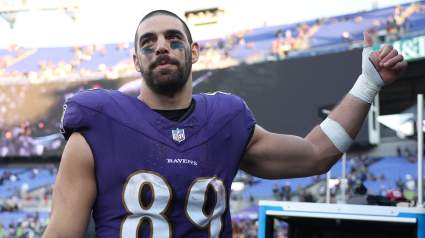 Ravens Star Mark Andrews Helps Save Woman on Flight