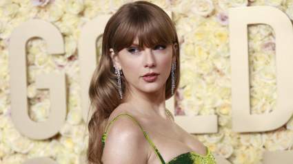 Chiefs Star Travis Kelce’s GF Taylor Swift’s New IG Photo Turns Heads