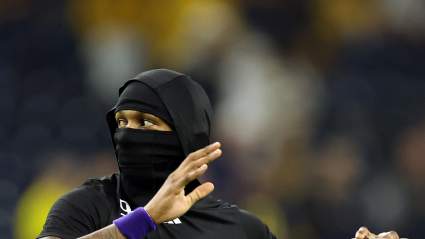 Raiders Met With Award-Winning QB: Report