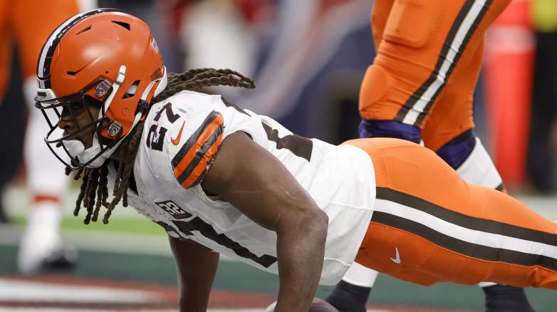 The Cleveland Browns will let Kareem Hunt test free agency.