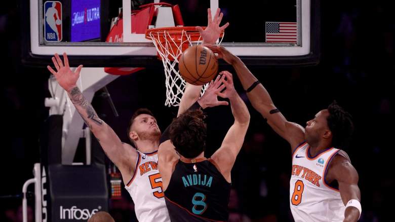 Knicks' OG Anunoby blocks a shot