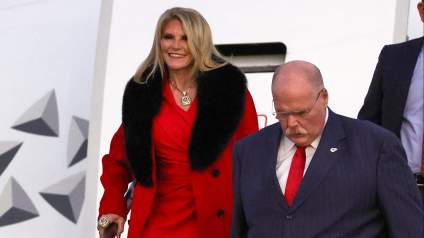 Chiefs Coach Andy Reid’s Wife Tammy ‘Steals the Show’ With New Look