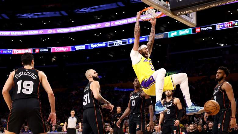 Lakers superstar Anthony Davis dunk
