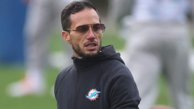 Ravens' Anthony Weaver called Dolphins' frontrunner in defensive coordinator search.