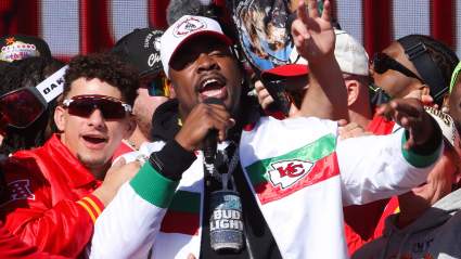Chiefs’ Chris Jones Drops 1-Character Message Ahead of NFL Free Agency