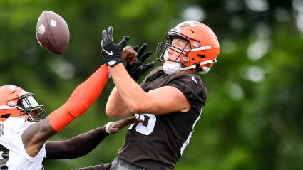 Raiders Strike Deal With Award-Winning TE to Replace Austin Hooper: Report