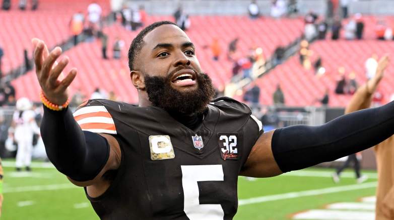 Former Browns linebacker Anthony Walker has signed with the Dolphins.