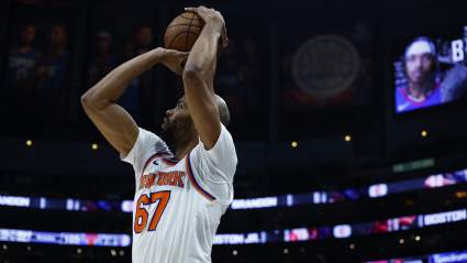 Knicks’ Fan-Favorite Center Surprisingly Signs With Pistons: Report