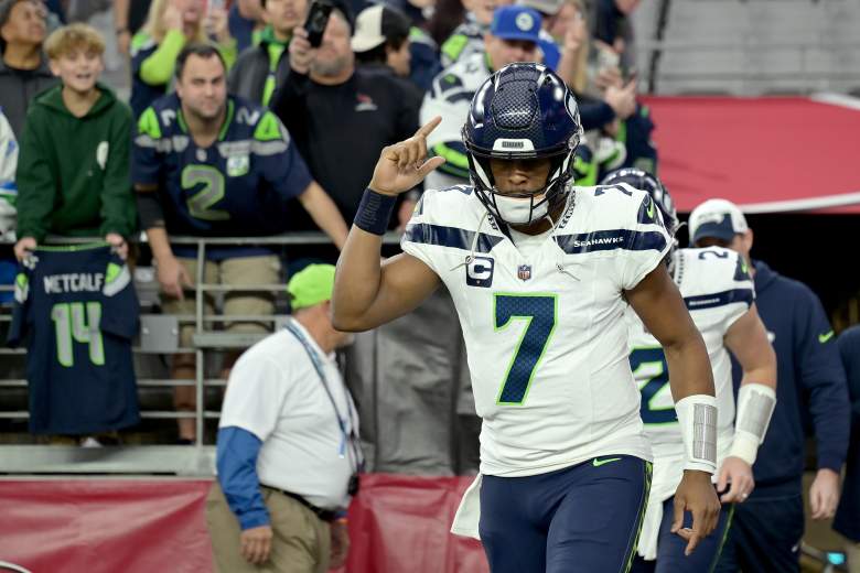 GLENDALE, ARIZONA - JANUARY 07: Geno Smith #7 of the Seattle Seahawks runs onto the field before the game against the Arizona Cardinals at State Farm Stadium on January 07, 2024 in Glendale, Arizona. (Photo by Jennifer Stewart/Getty Images)