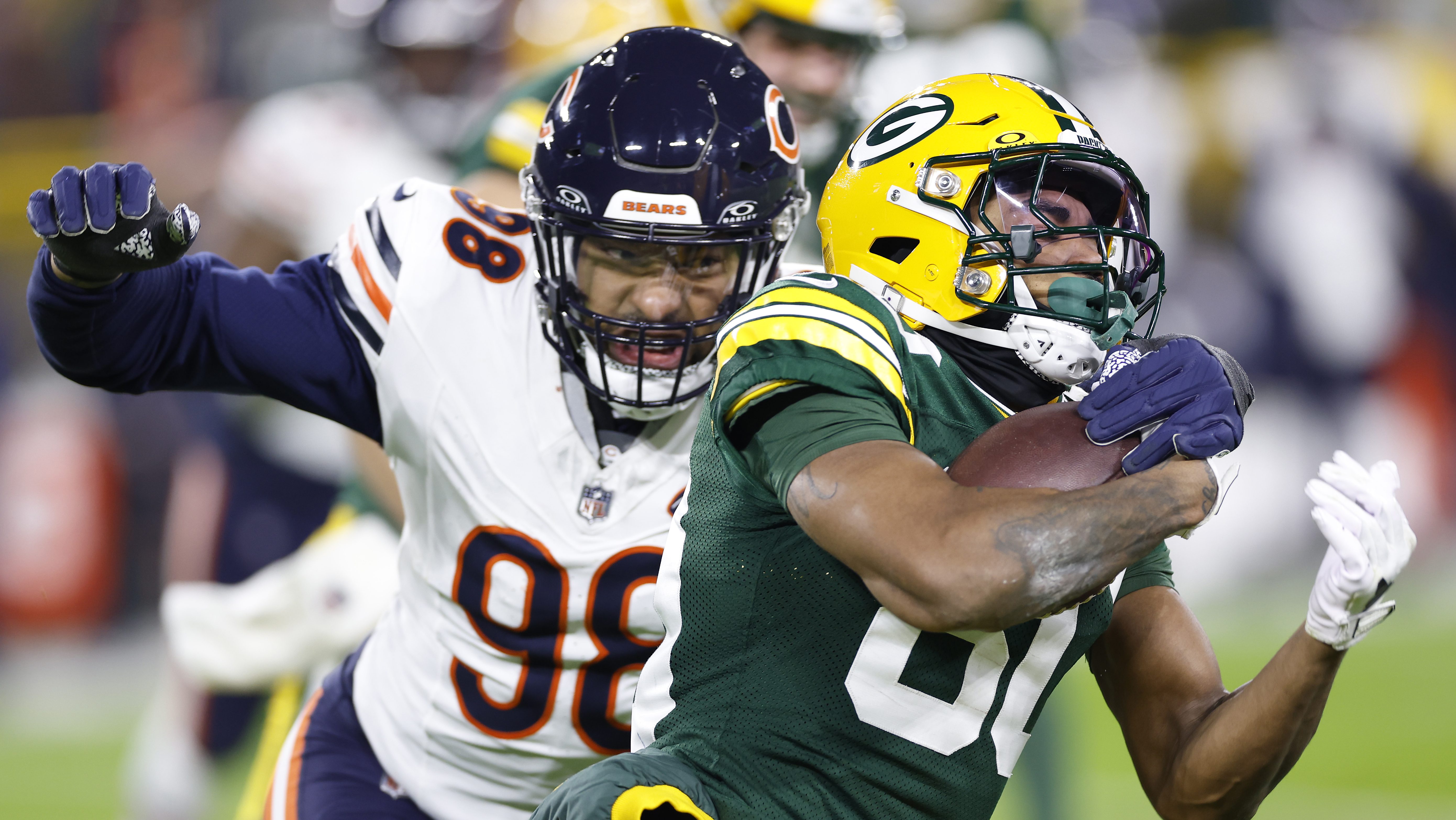 Bears' Sweat Calls Out Packers Defenders Smith