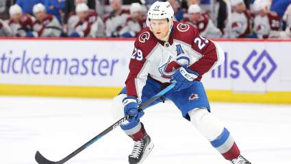 MacKinnon Extends Point Streaks, Makes Avalanche History