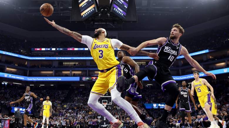 Lakers' Anthony Davis against Domantas Sabonis