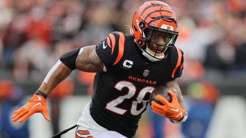 Bengals trade Joe Mixon to Texans after news of release.