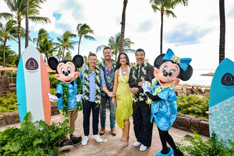 Mickey and Minnie mouse with Ryan Seacrest, Luke Bryan, Katy Perry and Lionel Richie