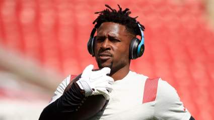 Antonio Brown Puts New Steelers Playmaker on Notice