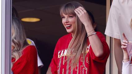 Kansas City Chiefs’ Nod to Taylor Swift in ‘Winning’ Photo Goes Viral