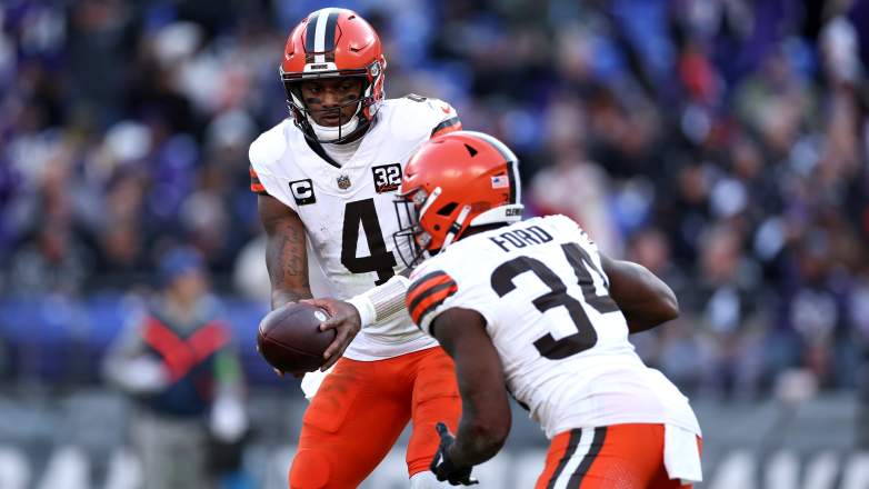 Browns QB Deshaun Watson hands off to Jerome Ford.