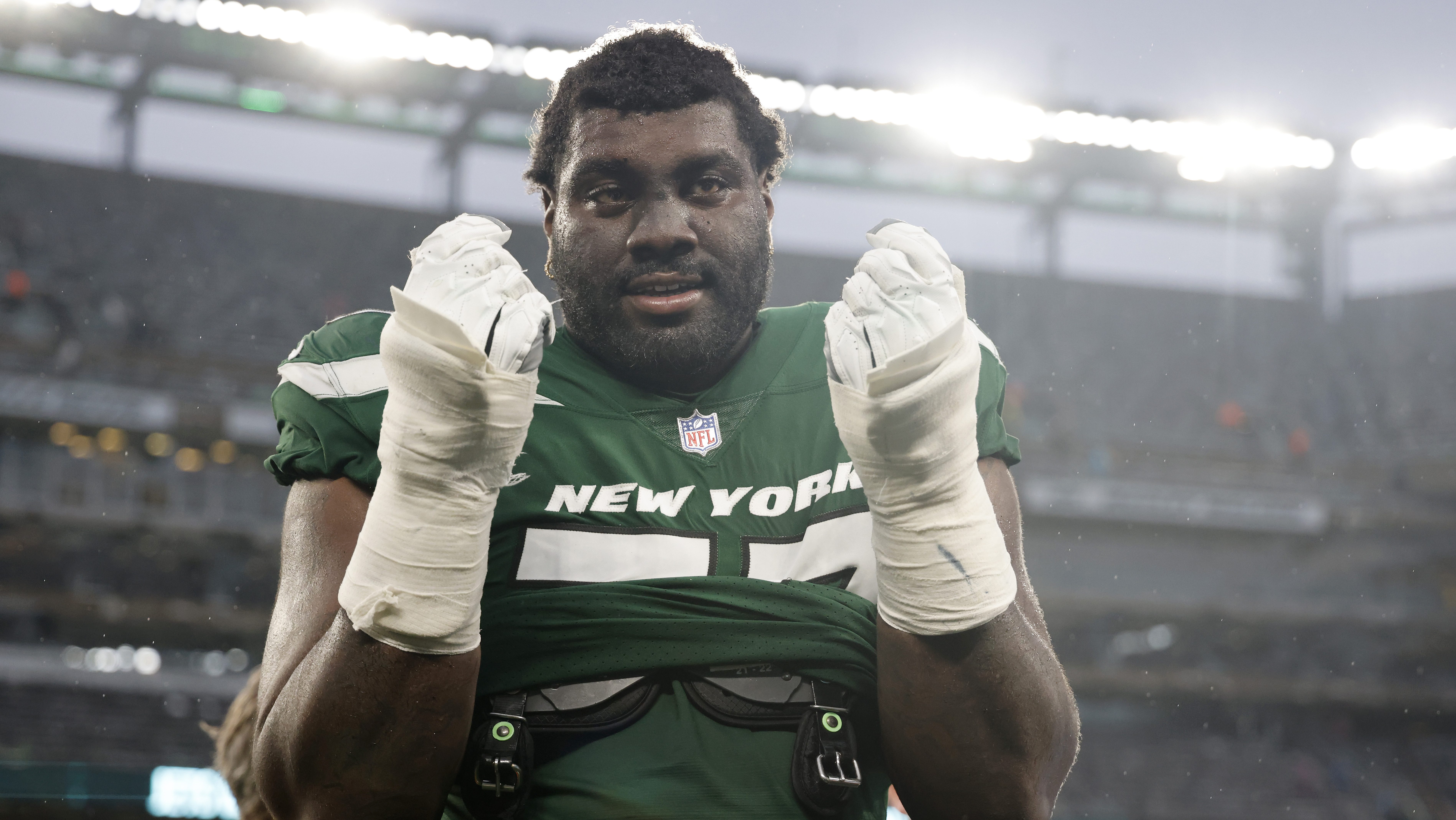 Former Jets 1st-Round Pick Mekhi Becton Signs With Eagles