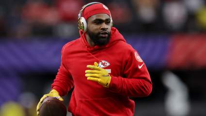 Chiefs RB Posts 1-Word Message After Surprise Re-Signing With KC