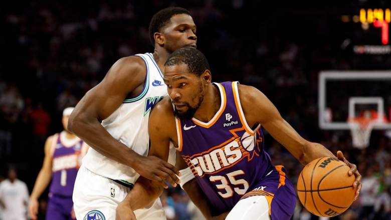 Suns' Kevin Durant against Anthony Edwards
