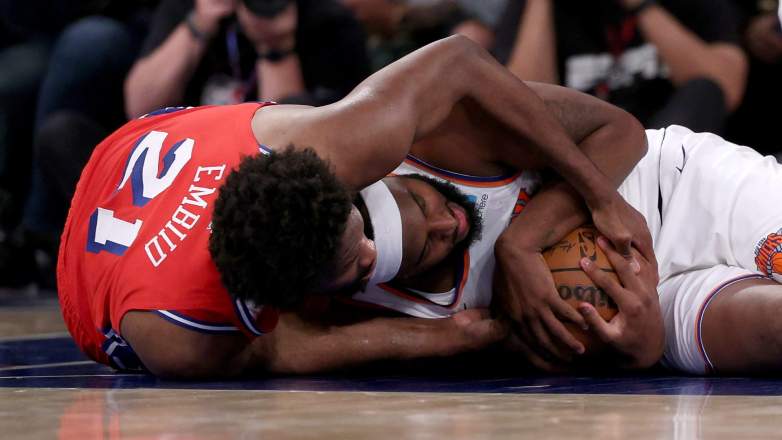 Knicks' Mitchell Robinson against Joel Embiid