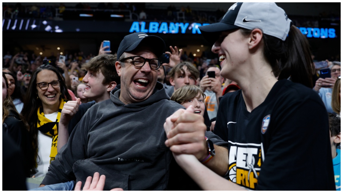 Jason Sudeikis Video: Caitlin Clark Hugs Celeb After Iowa Victory