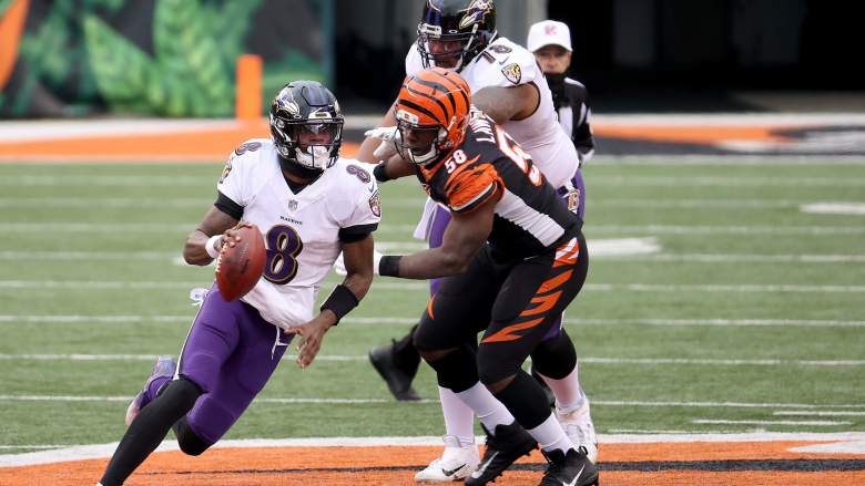 Bengals DE Carl Lawson chases down Ravens QB Lamar Jackson.