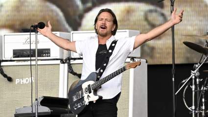 Eddie Vedder’s Message to Chiefs Kicker at Concert Goes Viral [Watch]