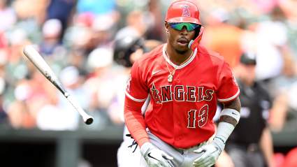 28-Year-Old Former Major League Outfielder Commits to Play Football at Arkansas