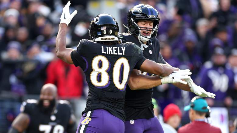 Ravens TEs Charlie Kolar and Isaiah Likely celebrate touchdown against Dolphins.