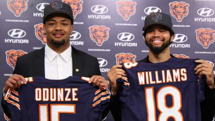 Bears Rookies Williams, Odunze Turn Heads With Big Connections: Watch